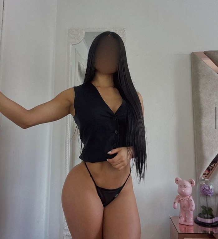 UNIVERSITARIA CALIENTE NUEVA EN VILLA -RREAL