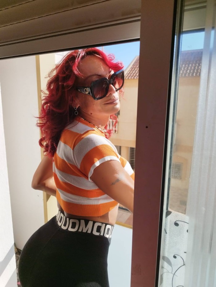 TRANS PELIROJA GUAPA Y COMPLACIENTE EN AGUADULCE