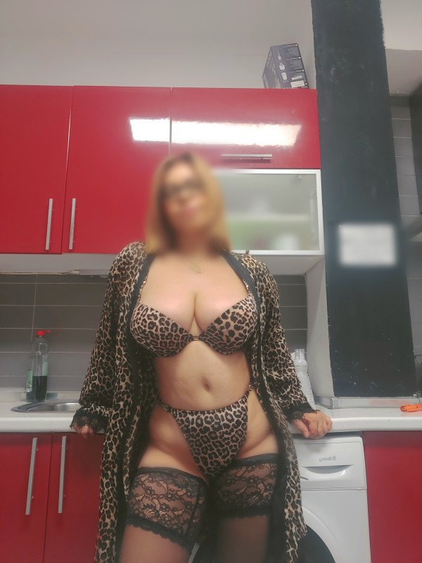 Caliente deliciosa rubia madurita