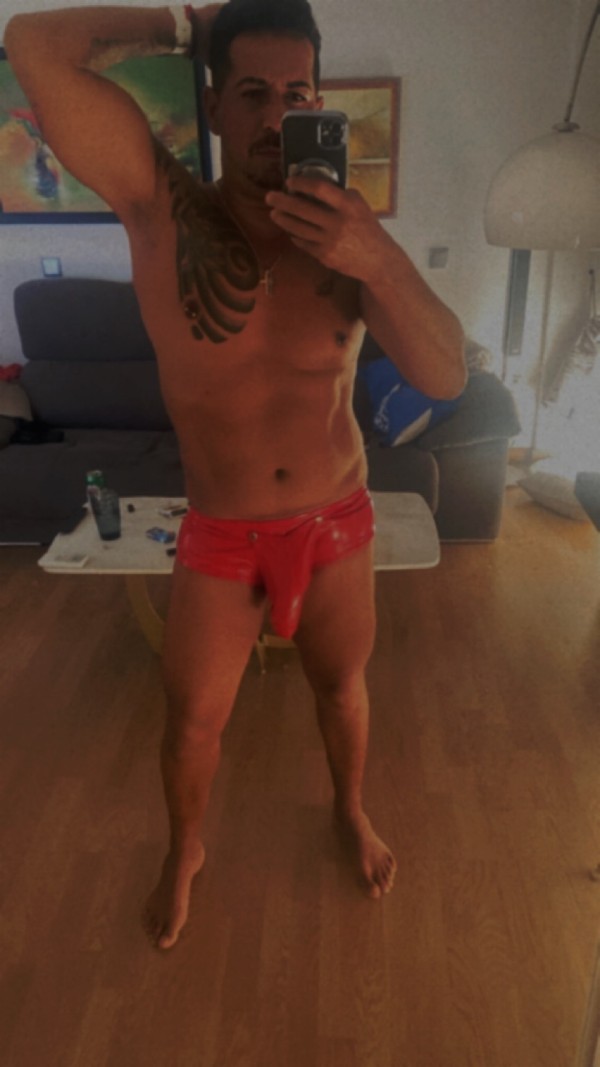 TOP favorito Novedad moreno guapo y cachas, muy simpático y divertido. Ven