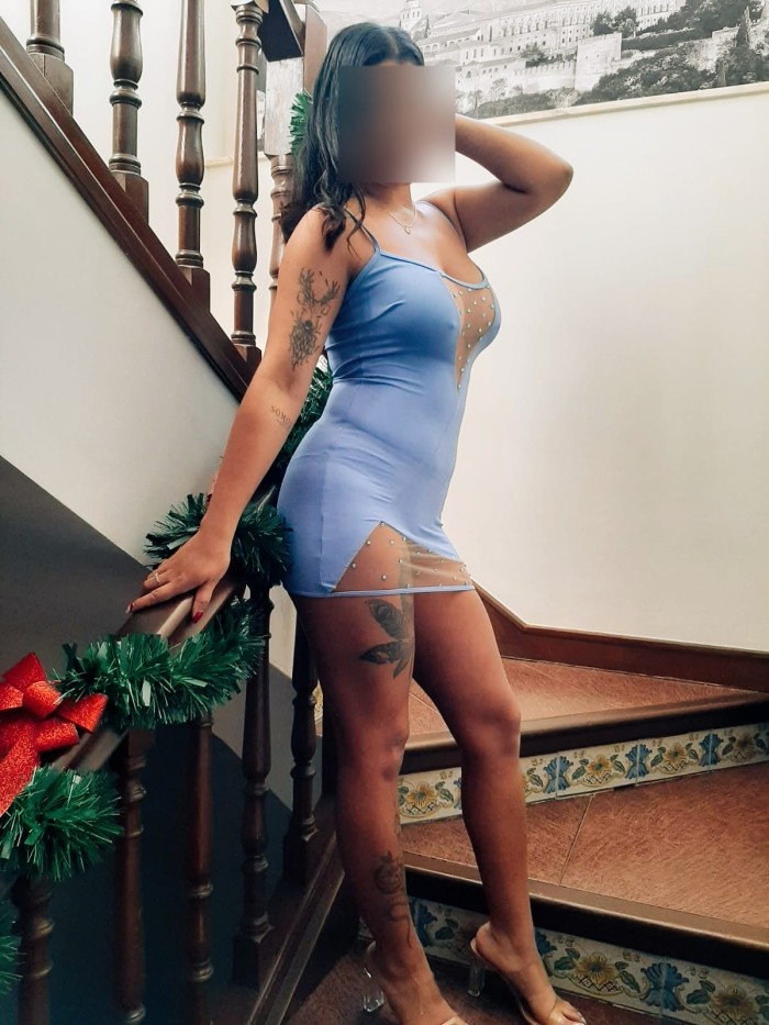 LUNA CARIÑOSA, ENCANTADORA Y CARISMÁTICA.