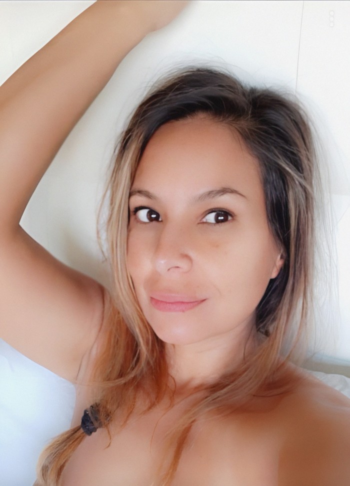 MADURA ELEGANTE Y CARISMÁTICA