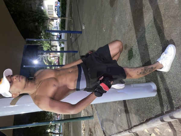 CHICO JOVEN DISPONIBLE CON GANAS DE SALIR A DIVERT