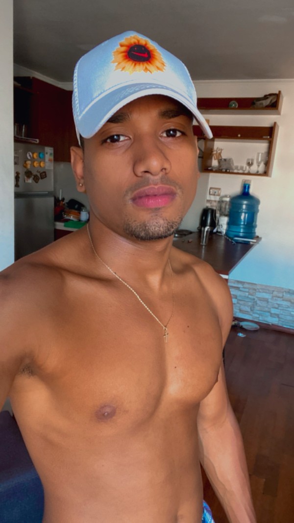 CHICO JOVEN DISPONIBLE CON GANAS DE SALIR A DIVERT