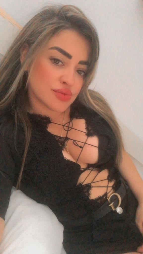 CHICA HERMOSA Y CALIENTE PARA SALIDAS