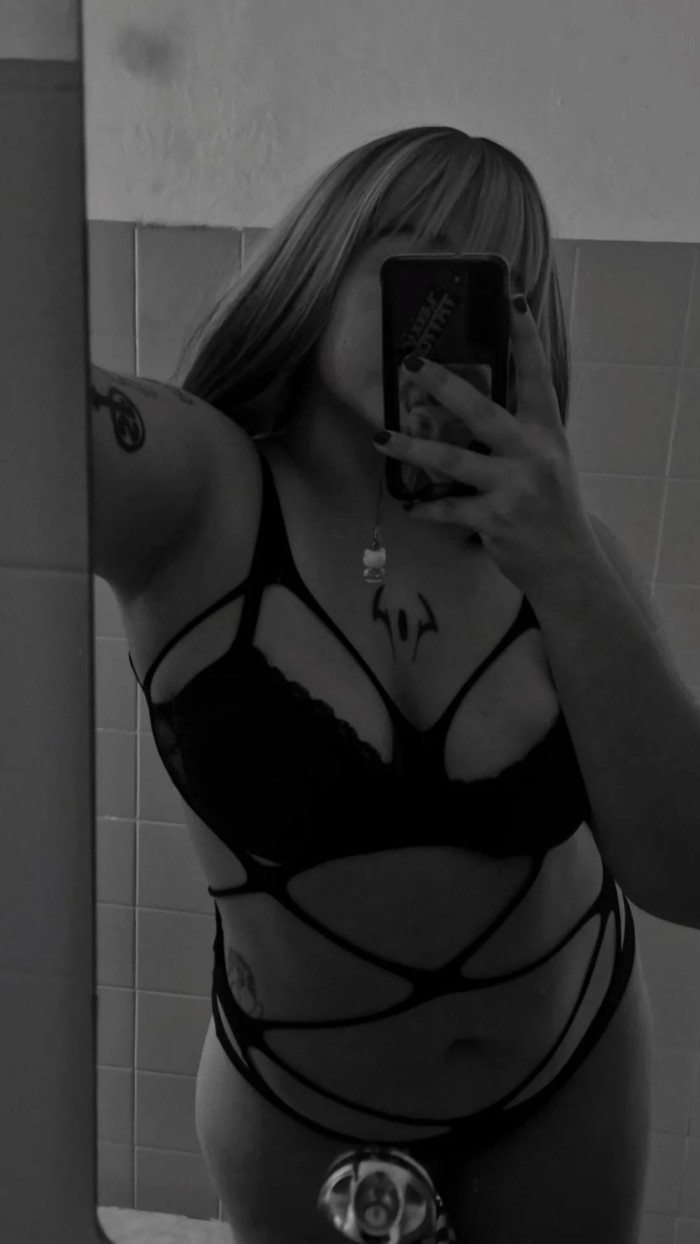 ME GUSTA COMPLACER. DOY TRATO DE NOVIA