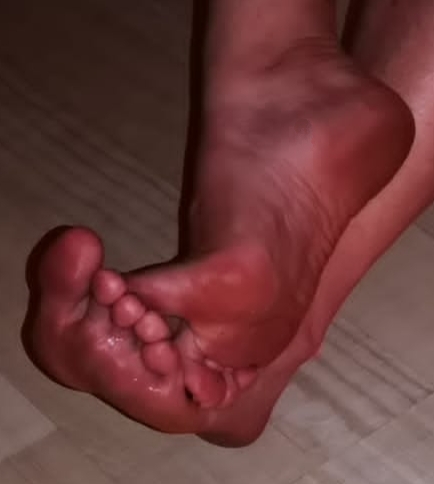 Fetichistas de pies. Adora mis pies.