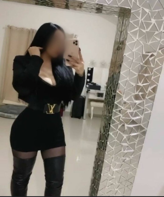 CINTIA MASAJISTA PLACER SIN APUROS! 652489377