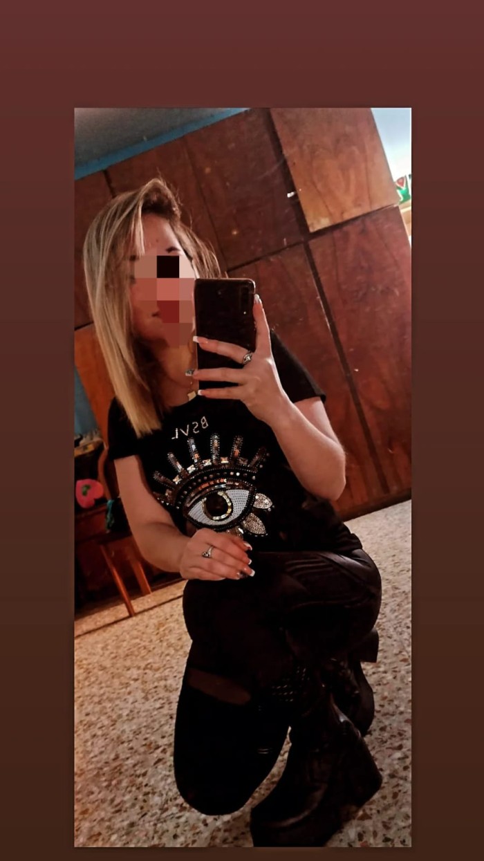 Joven rubia paraguaya radiante