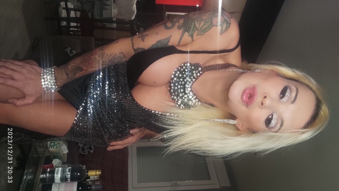 Reyna del sado beso negro lluvia dorada