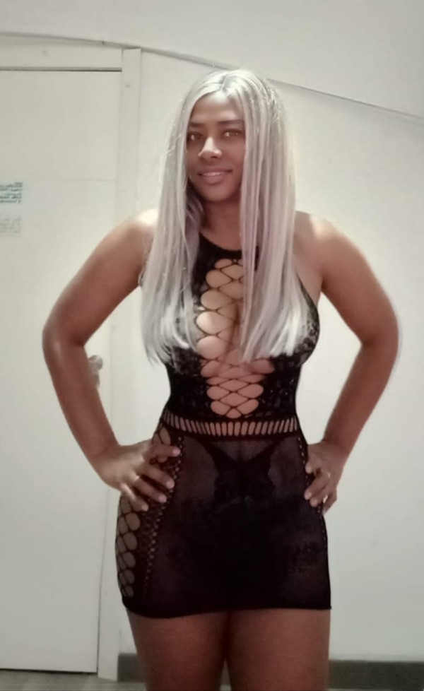 Hermosa negra REAL TRATO DE NOVIOS