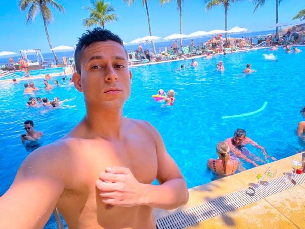 Soy Andrew , un chico amable y guapo 100% activo