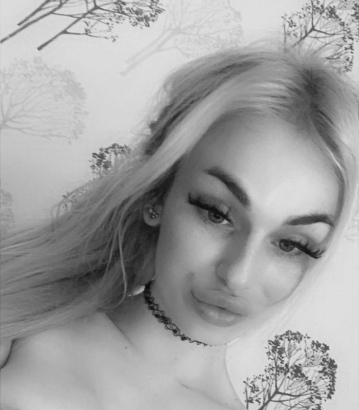 Natasha joven vivo sola francés 20rosas