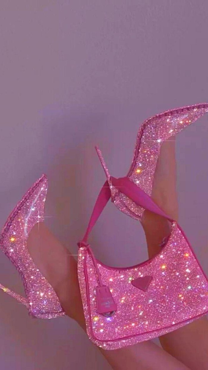 PLAZA DISPONIBLE (EN BUSCA DE CHICAS)