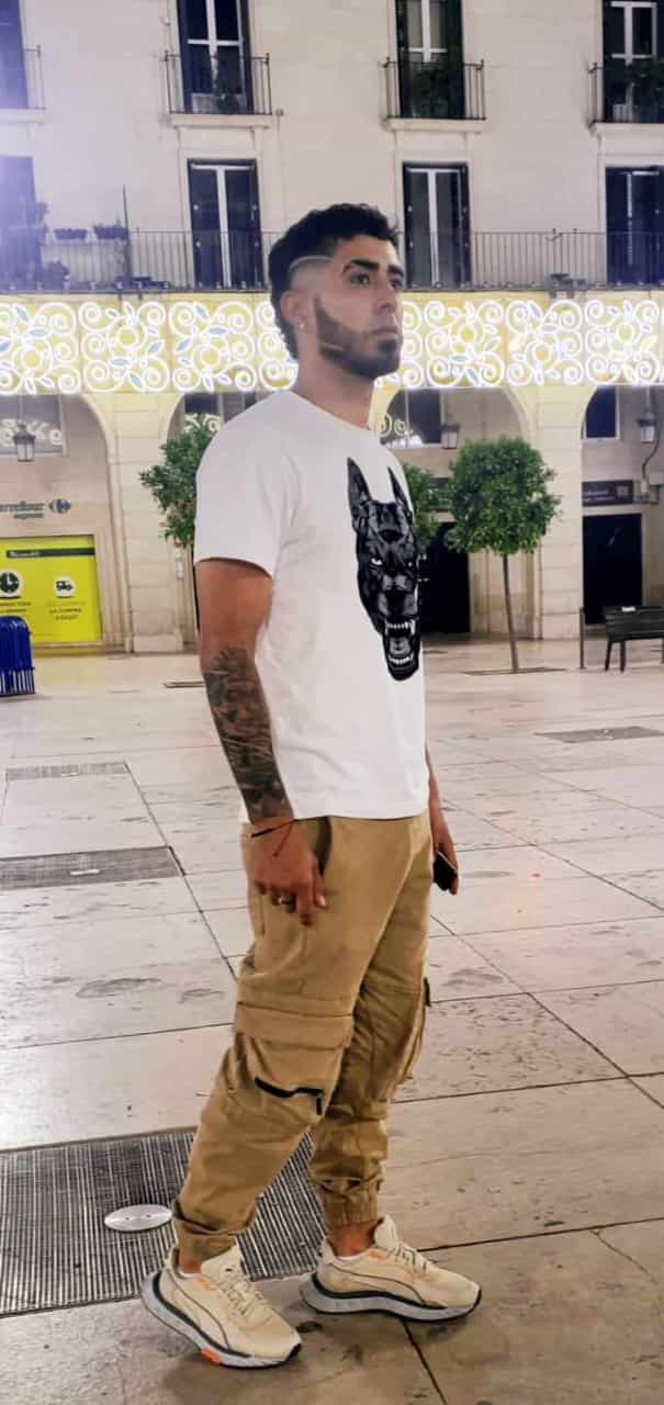 Joven Colombiano Extrovertido