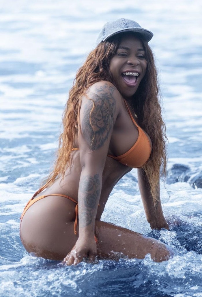 PIEL DE CANELA DISPUETA A COMPLACER TUS DESEOS