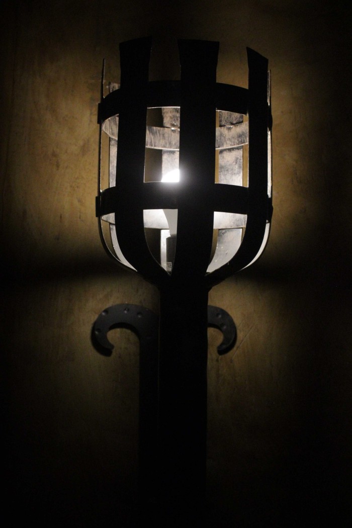 BUSCAMOS SUMISA PARA MAZMORRA DE BDSM EN MADRID