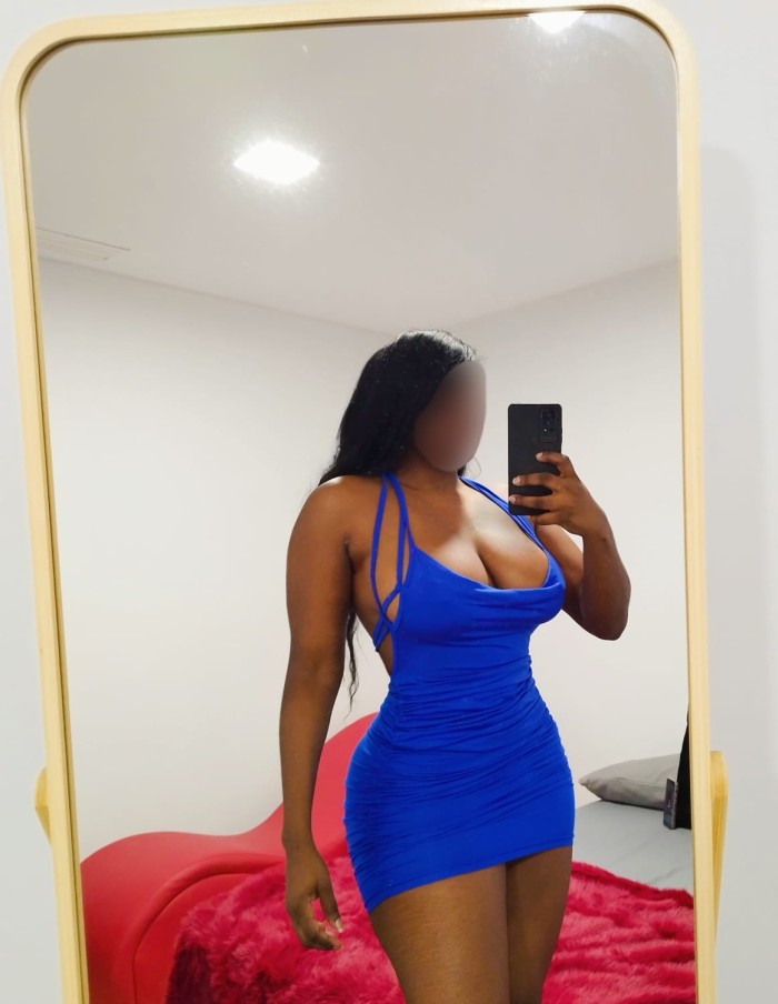 JOVENCITA PIEL CON CURVAS ENCANTADORAS