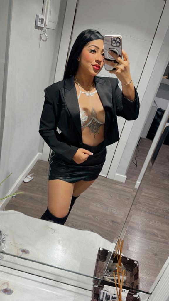 MIA ALEGRE Y CARISMATICA