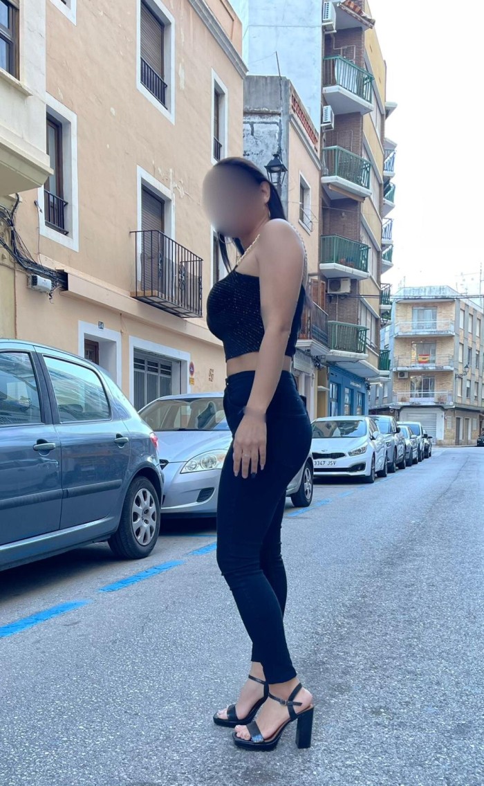 DESLUMBRANTE FLACA APASIONADA