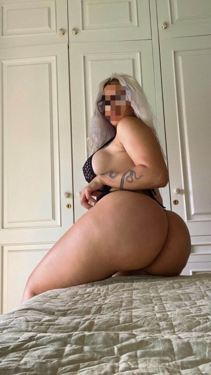 soy una blanquita con un cuerpo totalmente elegant