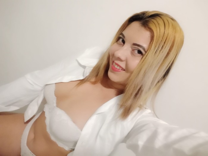 CARITA DE ANGEL UNA PERRA EN LA CAMA SOLO SALIDAS