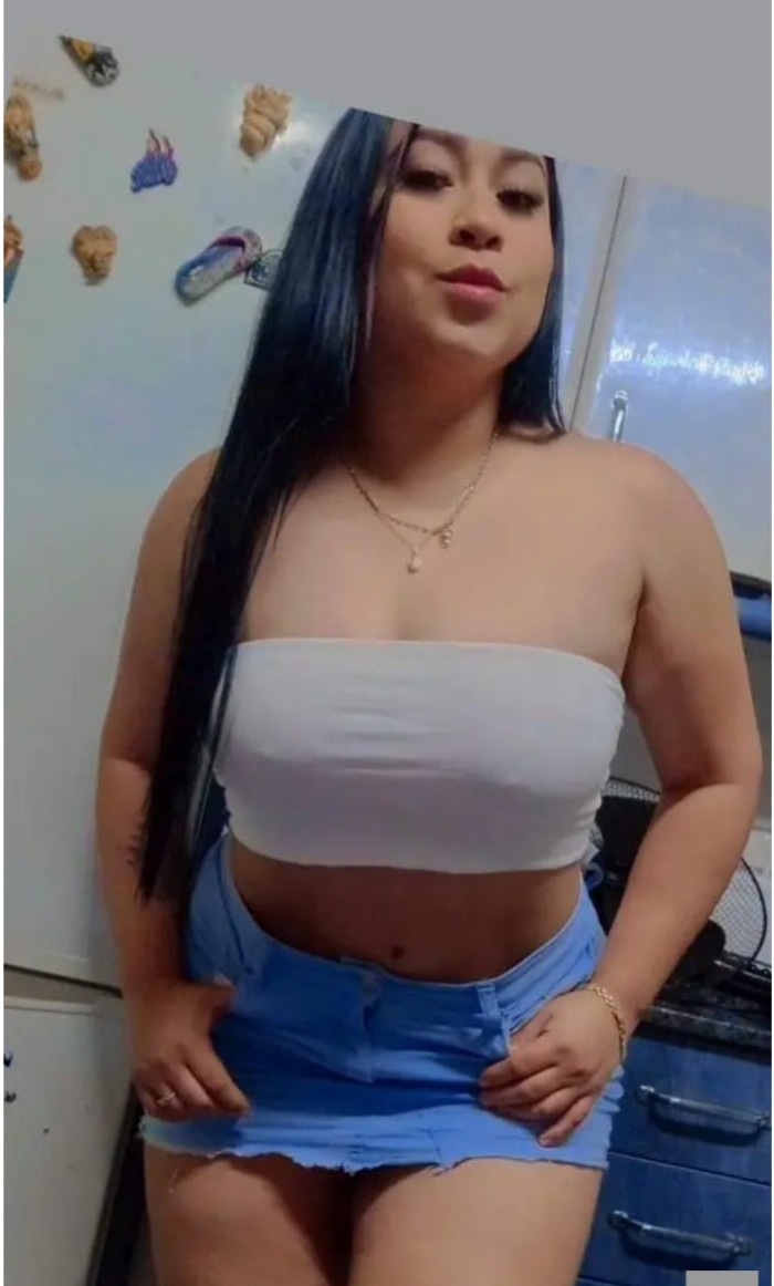 VALENTINA CON EXQUISITA BOCA PARA MAMADA DE POLLAS