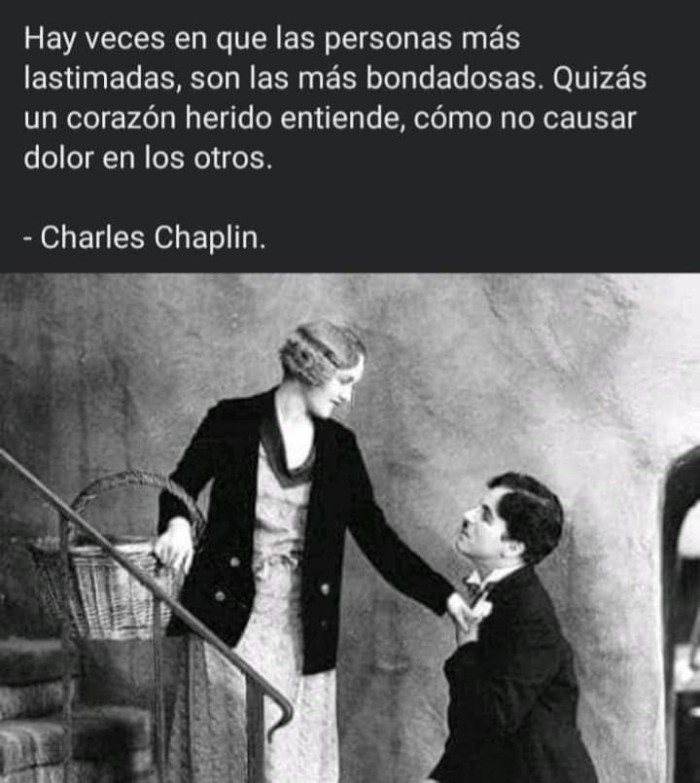 Nena casada con ganas de jugar