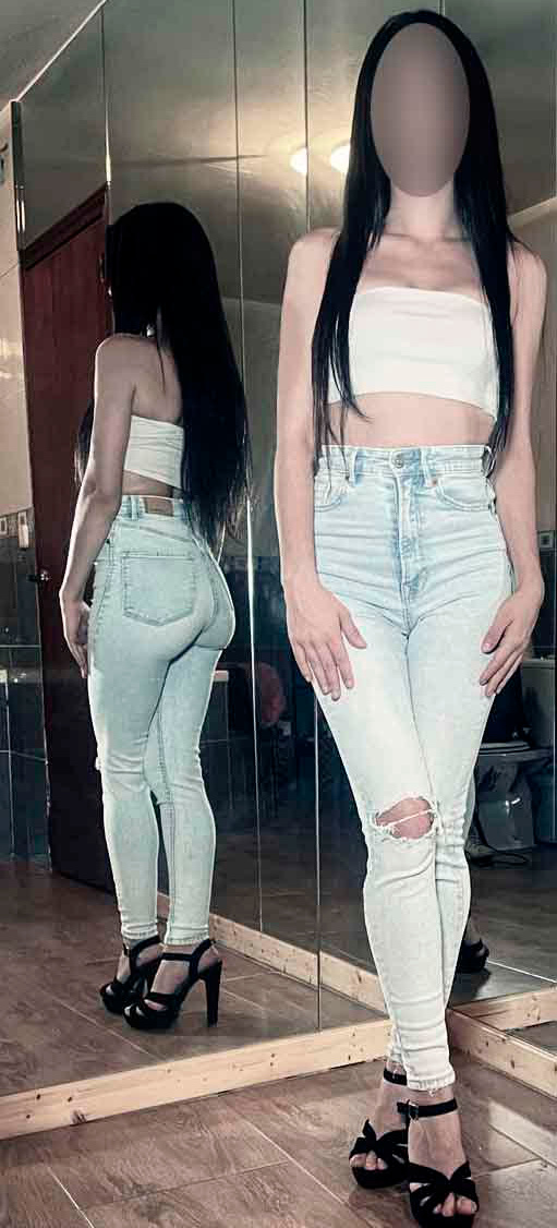 JOVEN TÍMIDA CARIÑOSA Y EMPALAGOSAMENTE DULCE