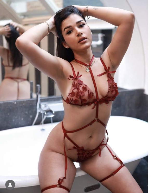 UNIVERSITARIA DE 20 BUSCA BUENA COMPAÑIA