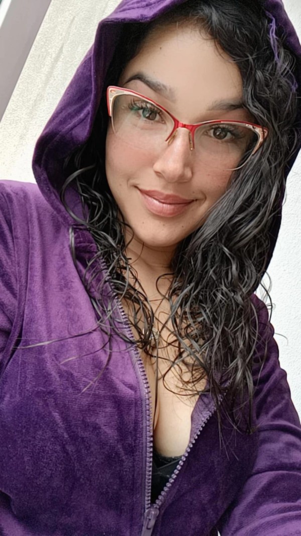 UNIVERSITARIA DE 20 BUSCA BUENA COMPAÑIA