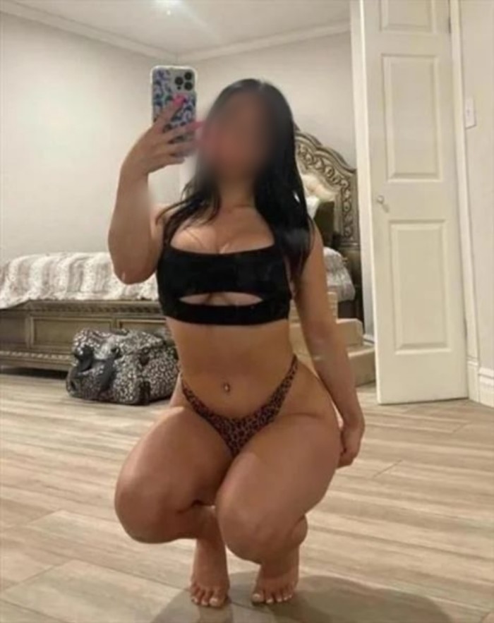 NUEVA CALENTITA FIESTERA SALIDAS SEXO MASSAGE 24HS