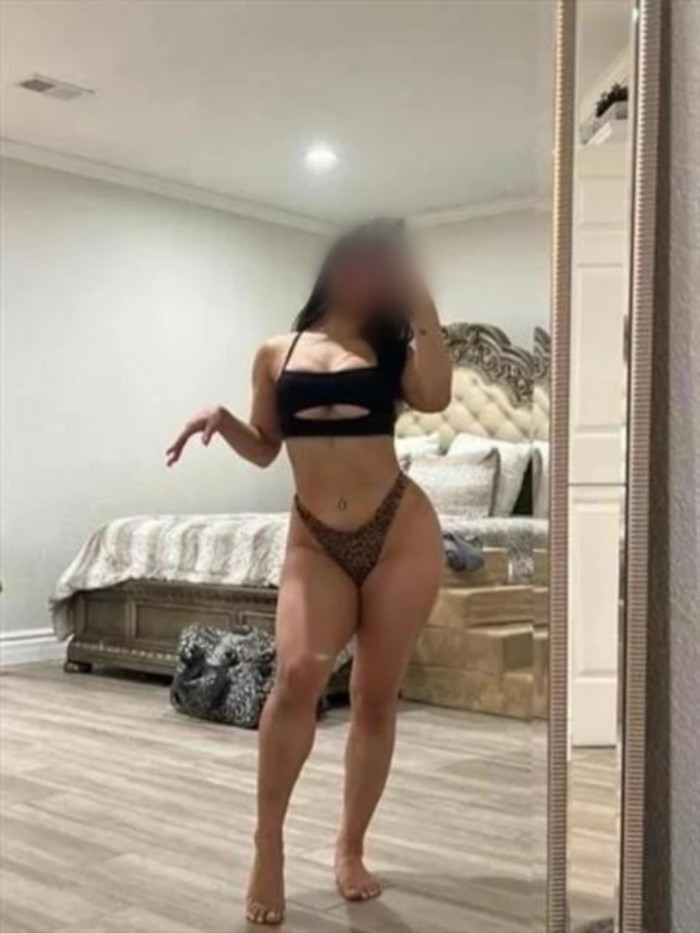 NUEVA CALENTITA FIESTERA SALIDAS SEXO MASSAGE 24HS