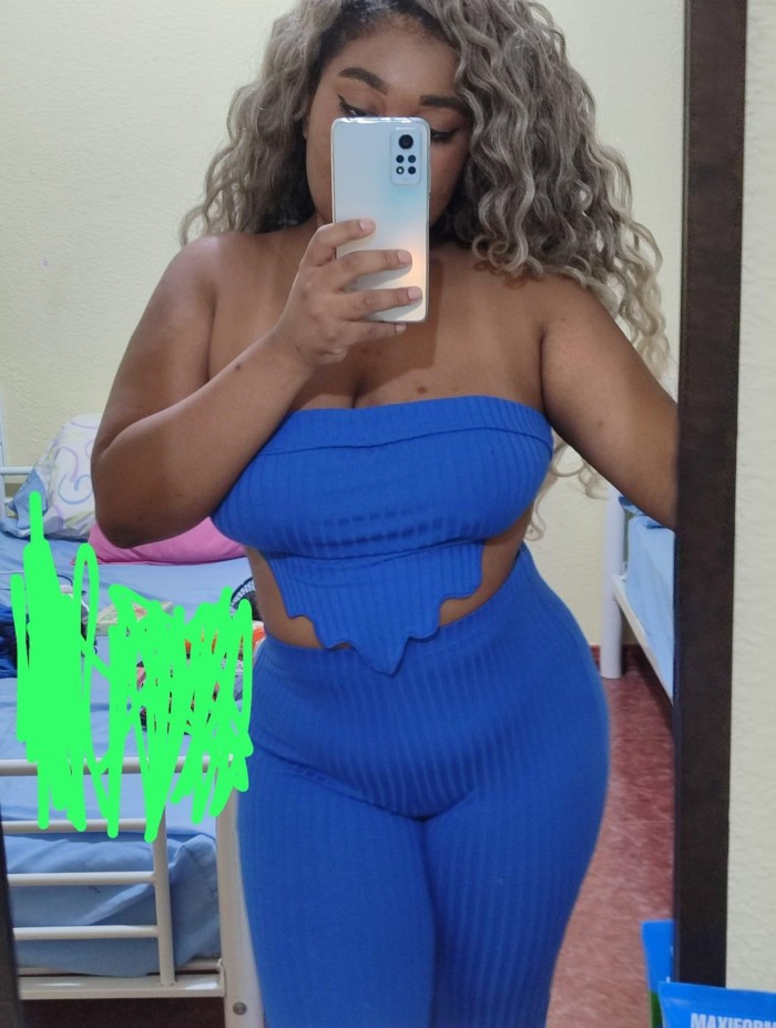 ARDIENTE CURVY QUIERE SER PENETRADA