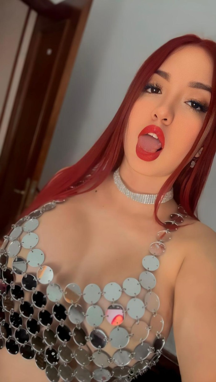 JUGUETONA Y CARIÑOSA JOVENCITA