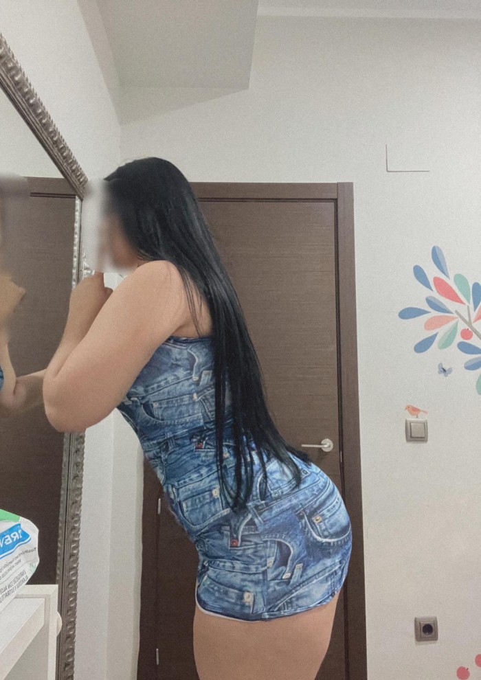 UNA GATITA QUE LE GUSTA EL 69 Y OTRAS POSICIONES
