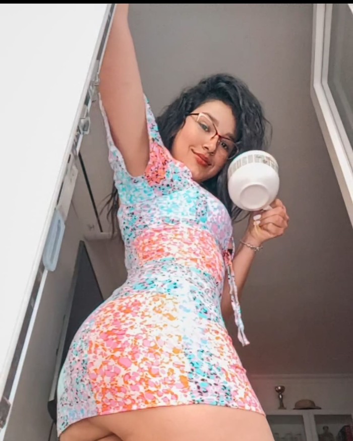 GUAPA CHICA SUPER FIESTERA Y CARIÑOSA