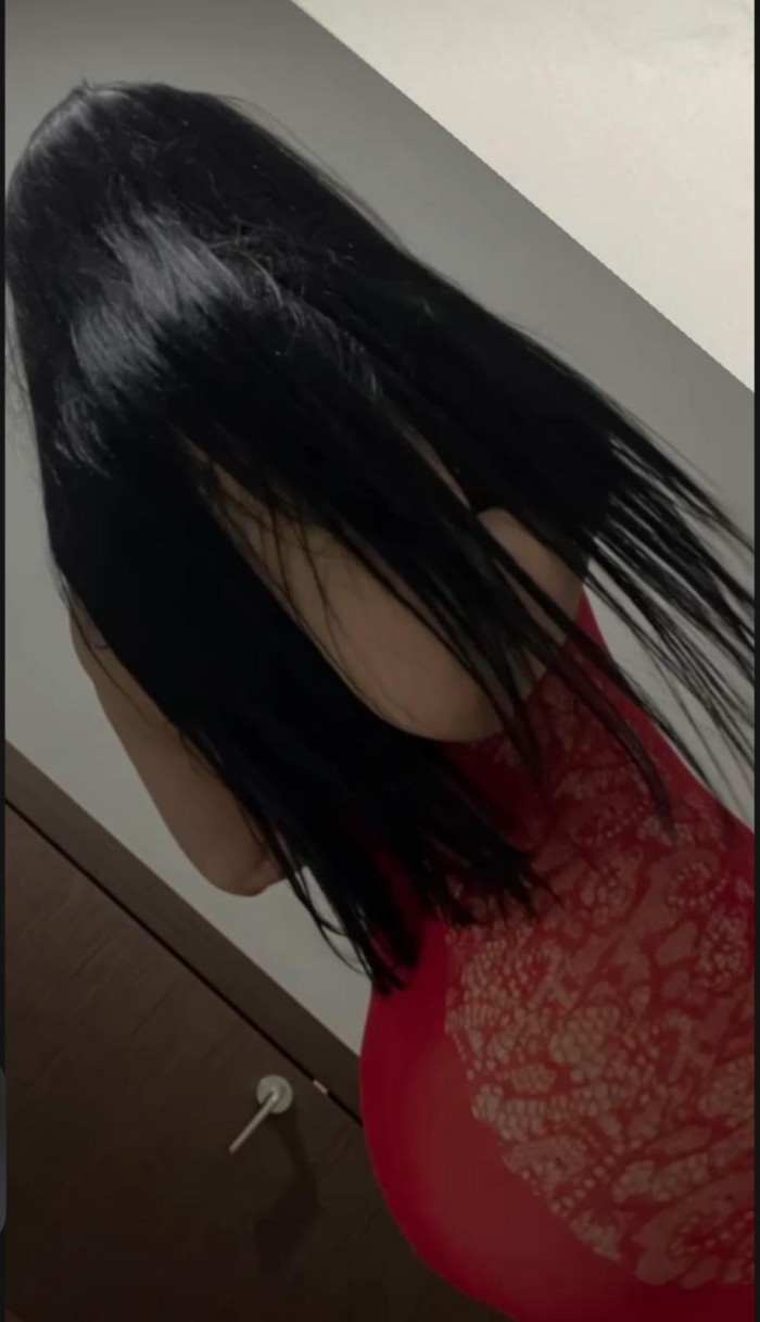 DELICIOSA LATINA IMPLICADA SENSUAL Y EXTROVERTIDA