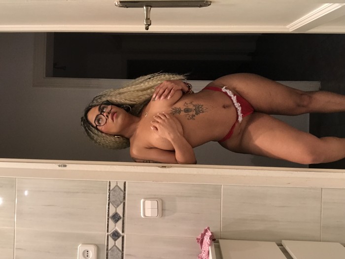 Hola soy Sasha un linda latina Calentita por Dentr