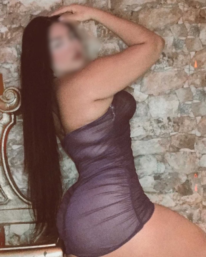 HOLA AMOR, SOY SOFIA Y DESEO COMPLACERTE