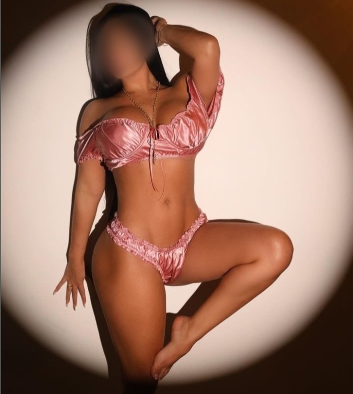Con ganas de probarte y hacerte sentir placer