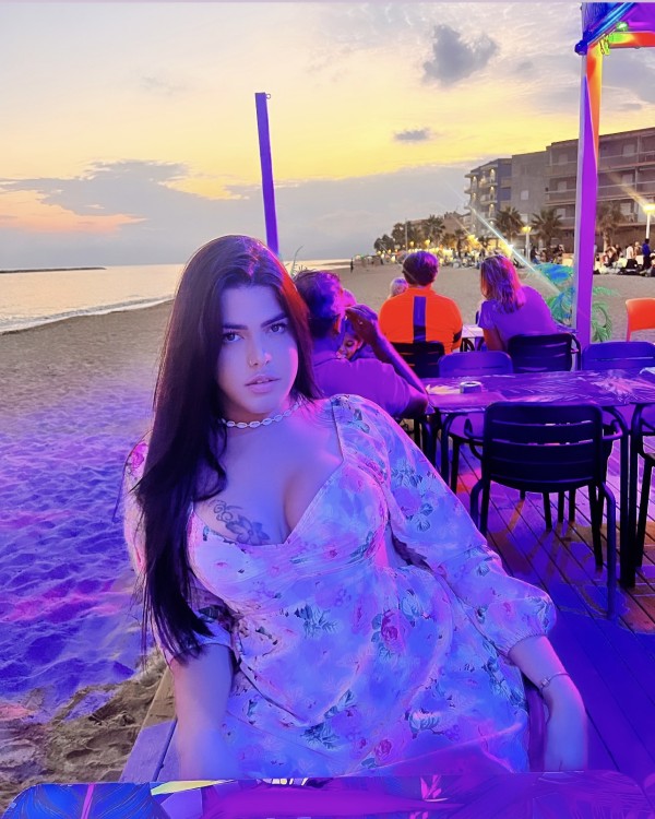 SAGRADA FAMILIA Nicolly Bolína BELA Y FEMENINA.