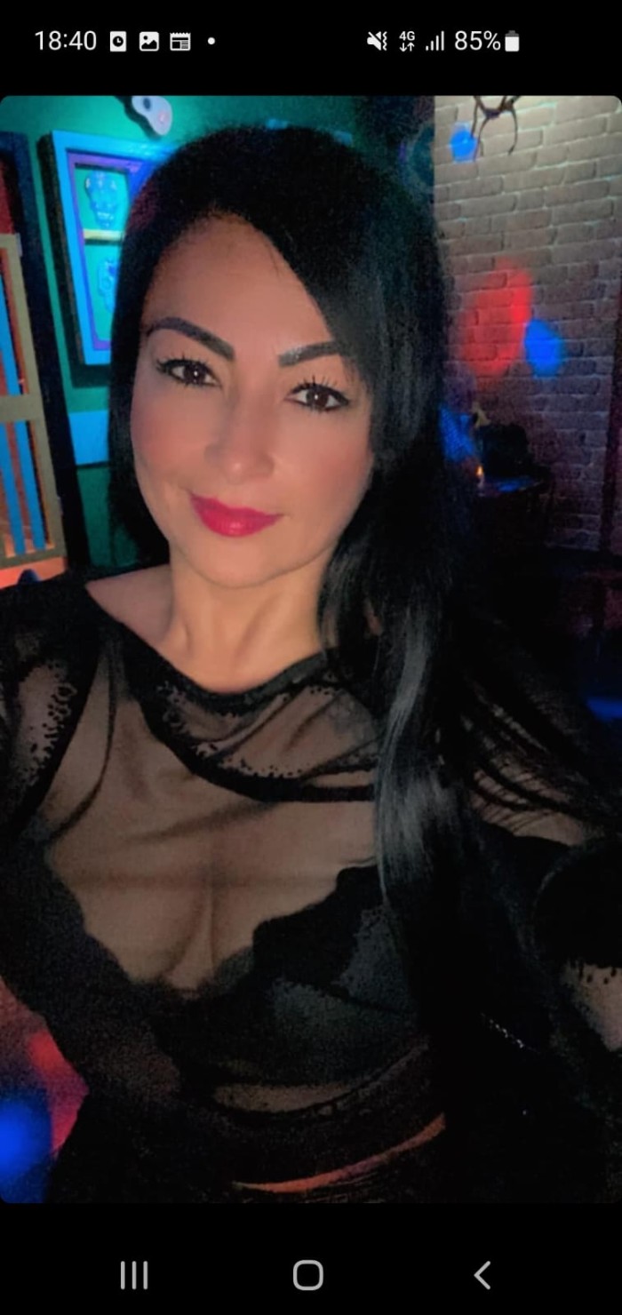 JUGUETONA Y MUY MORBOSA