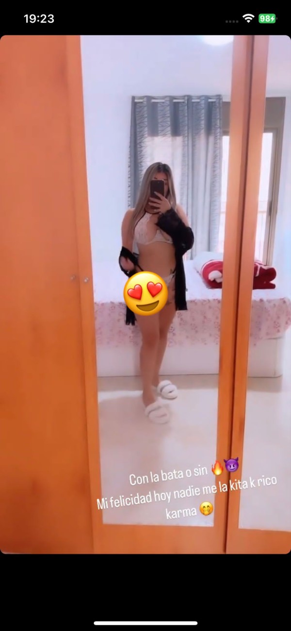 Rubia latina deliciosa para ti