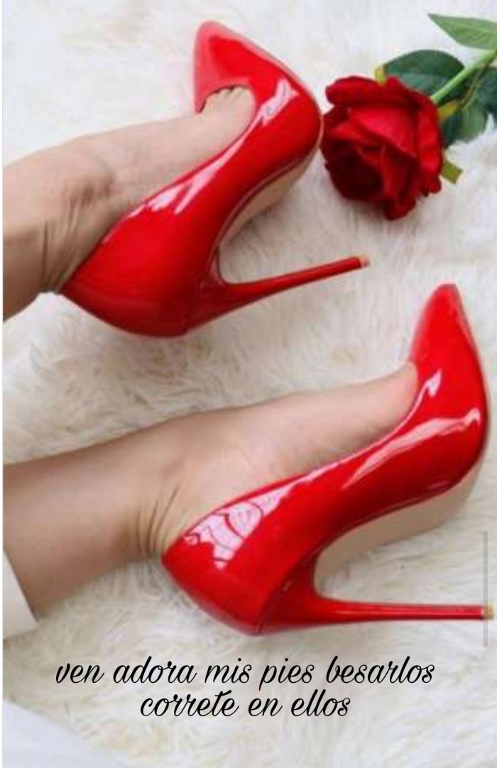 QUIERES MIS PIES QUIERES CORRETE EN ELLOS