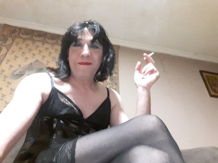 Sissy complaciente obediente y femenina