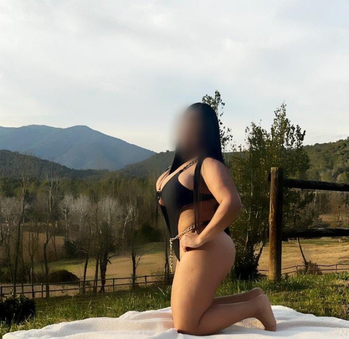 CLOE ARDIENTE Y SENSUAL