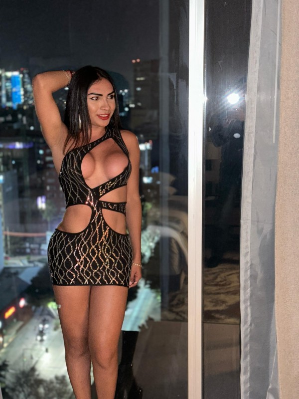 TU MORENA DE FUEGO CON SITIO