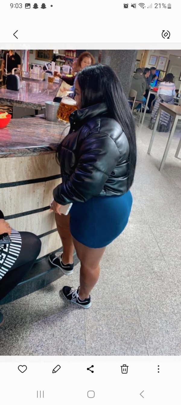 Soy una rica y extrovertida latina recién llegada