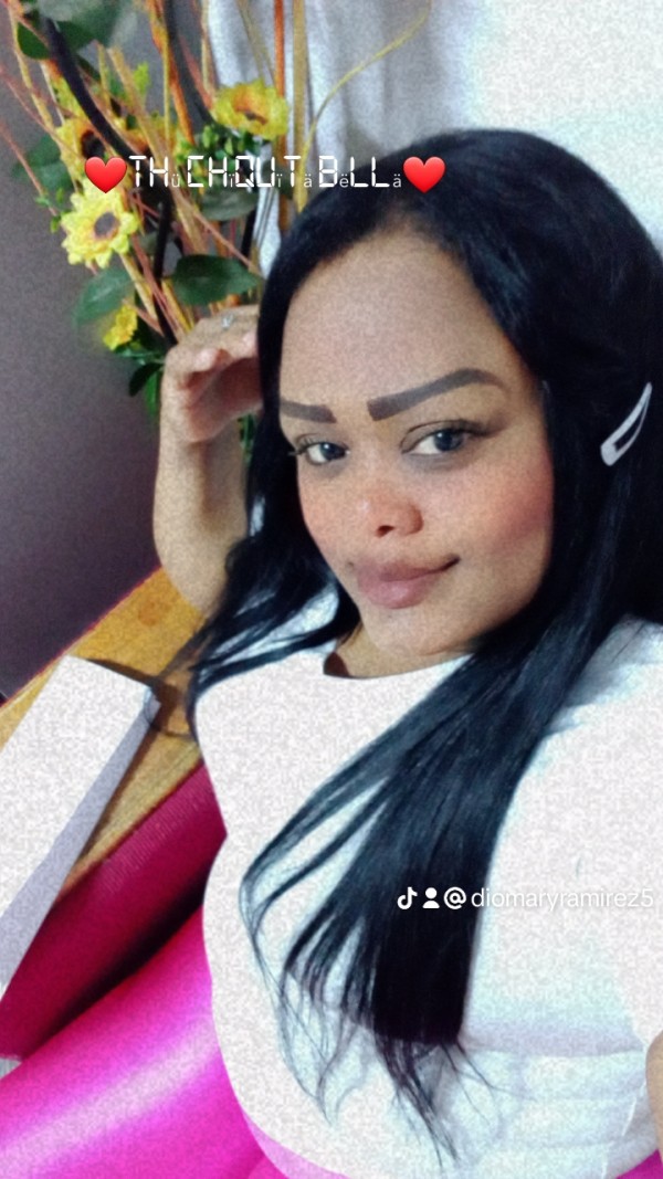 Soy una rica y extrovertida latina recién llegada